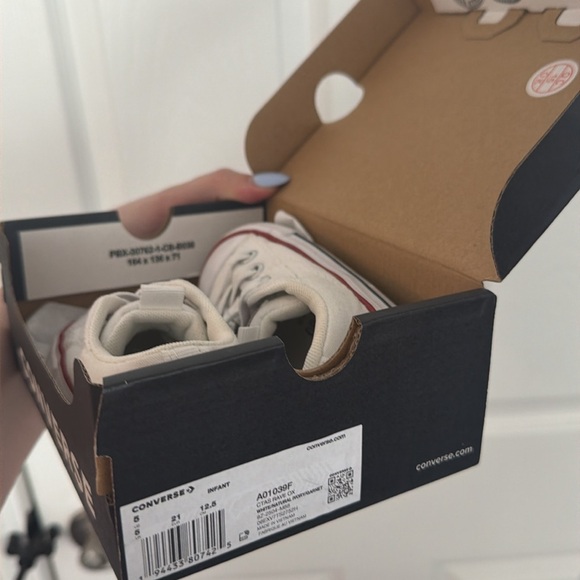 Converse - Picture 6 of 6